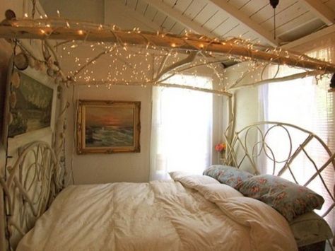 twinkle, twinkle Romantic Bedroom Lighting Ideas, Romantic Bedroom Lighting, Camera Shabby Chic, Bohemian Bedrooms, Lights Hanging, Fairy Lights Bedroom, Lights Bedroom, Decor Ikea, Shabby Chic Bedroom