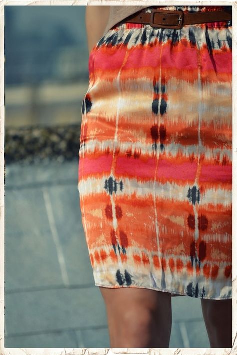 DIY silk the dyed skirt Ikat Skirt, Tie Dye Scarves, Silk Ikat, Ikat Print, Beautiful Skirts, How To Dye Fabric, Cute Skirts, Fashion Pattern, Shibori