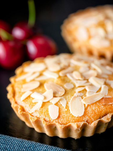 Individual Bakewell Tarts, Mini Bakewell Tart Recipe, Pastry Tarts Desserts, Mini Tarts Filling Ideas, Mini Bakewell Tart, Cherry Bakewell Tart Recipe, Mini Tarts Recipe Dessert, Mini Frangipane Tarts, Tart Fillings Ideas