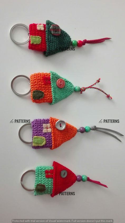 Crochet Food Charms: A Yummy Addition to Your Backpack Free Crochet Keychain, Diy Crochet Keychain, Crochet Keychain Ideas, Crochet Key Cover, Small Crochet Gifts, Gilet Crochet, Keychain Pattern, Crochet Keychain Pattern, Keychain Ideas