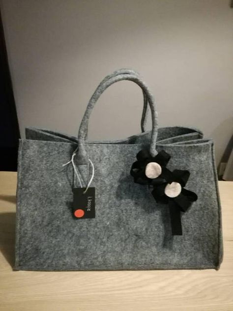 Grey felt bag, Unique piece, decorated with felt decoration that can be wore separately, as a brooch. Felt Tote Bag, Felt Tote, Felted Handbags, Custom Baggers, Custom Tote Bags, Patchwork Bags, Felt Bag, Denim Bag, Book Bag