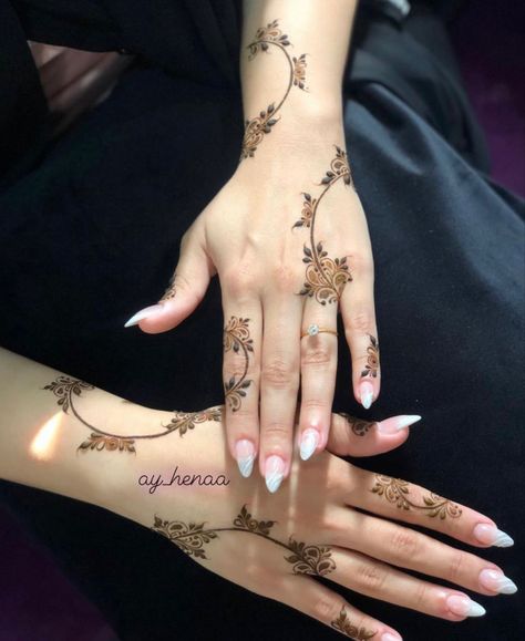 Simple Henna Patterns, Simple Henna Design, Henna Nails, Henna Inspired Tattoos, Floral Henna Designs, Finger Henna Designs, Henna Tattoo Hand, Henna Tattoo Designs Hand, Finger Henna