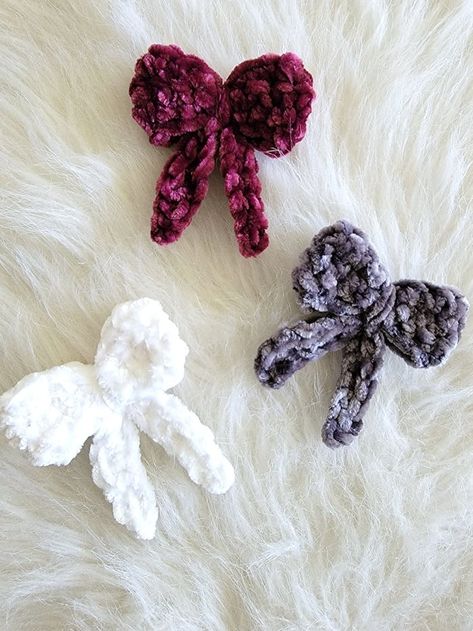 Crochet Bow Tie For Teddy Bear, What To Crochet With Velvet Yarn, Crochet Bows Free Pattern Easy, Crochet Mini Bow, Crochet Christmas Hair Clips, Velvet Yarn Crochet Ideas, Velvet Yarn Patterns, Crochet Velvet Yarn Patterns, Crochet Velvet Yarn