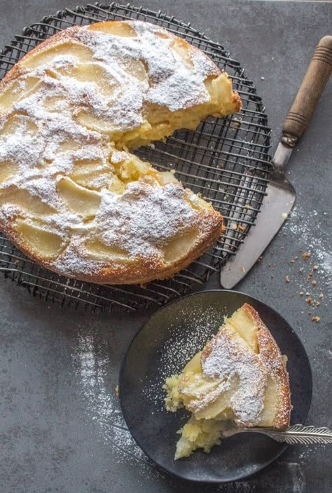 Easy Italian Pear Cake Pear Cake Recipes, Pear Dessert Recipes, Afternoon Tea Cakes, Light Dessert, Pear Dessert, Pear Cake, Italian Cake, Moist Cake, Pear Recipes