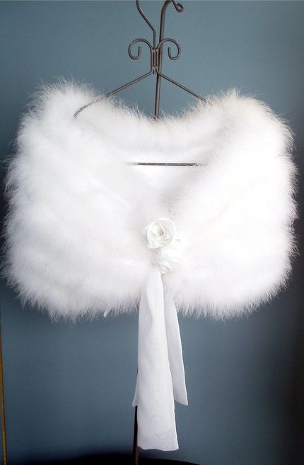 Feather Cuffs, Dress With Feathers, Dressing Gowns, Wedding Wraps, White Fur, Fur Fashion, Print Hoodie, Winter Fashion Outfits, Teen Fashion Outfits