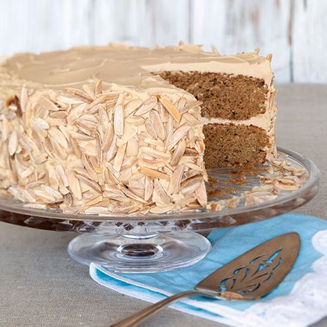 Irish Cream Cake - Paula Deen Magazine Irish Cake, Irish Cream Cake, Everyday Cakes, Irish Things, Paula Dean, Cream Cake Recipe, Xmas Desserts, Paula Deen Recipes, Cake Mixes