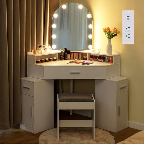 PRICES MAY VARY. 👉【You Will Receive 2 Boxes】 ⭐【Corner Vanity with Adequate Storage Capacity】Do you want to make the most of the corner of your bedroom or the living room? USIKEY corner makeup table is designed to fit snugly into the corner of your room, provides 1 long shelf, large smooth tabletop, 1 big drawer and 2 retractable side cabinets, saves space while also providing an excellent habitat for your makeup and jewelry, it will be the perfect complement to the corner of your room. ⭐【Corner Corner Vanity Table, Corner Makeup Vanity, Lights Makeup, Makeup Vanity Lighting, Vanity Desk With Mirror, Desk With Mirror, Makeup Vanity Table, Corner Vanity, Table With Charging Station