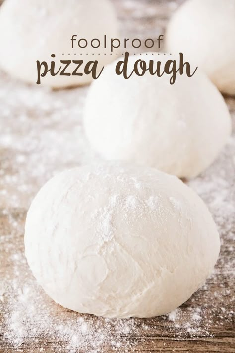 This foolproof pizza dough has only five ingredients and turns out perfect every single time! It's ready in less than thirty minutes, and makes for a perfect chewy and crisp crust. Foolproof Pizza Dough, Bobby Flay Pizza Dough, 2 Ingredient Pizza Dough, Pepperoni Bread, Homemade Pizza Dough Easy, Homesteading Life, Pasta Per Pizza, Pizza Roll, Work Food