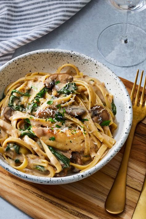 Chicken Marsala Fettuccine Olive Garden Chicken Marsala Fettuccine, Dinner Pasta Ideas, Chicken Marsala Fettuccine, Chicken Marcella, Chicken Marsala Pasta, Fettuccine Recipes, Mushrooms And Spinach, Italian Pasta Recipes, Chicken Marsala