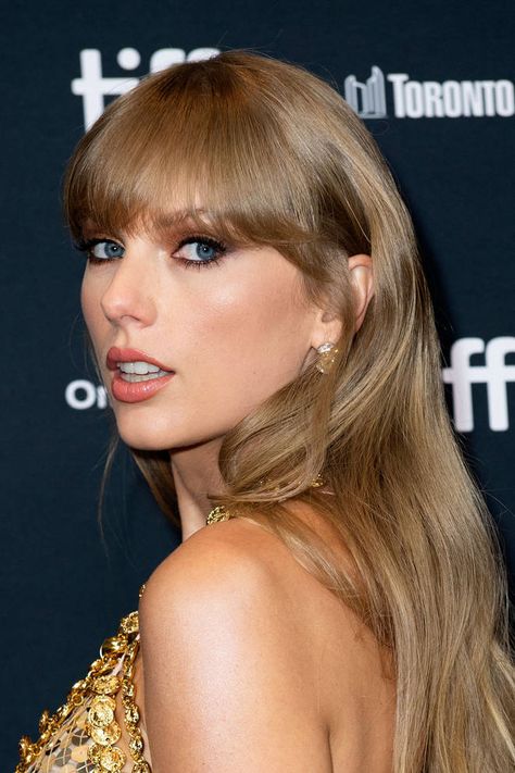 Taylor Swift Hair Color, Taylor Swift Web, Toronto International Film Festival, Estilo Taylor Swift, Dark Blonde Hair, Blonde Hair Looks, Taylor Swift Hair, Taylor Swift Album, Taylor Swift 13