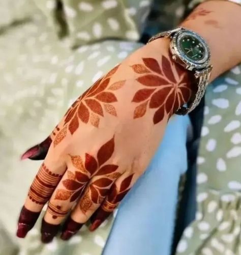 Mehendi Leaf Design, Mehndi Leaf Design, Beautiful Simple Mehndi Design, Palm Mehndi Design, Simple Mehendi Designs, Beginner Henna Designs, Very Simple Mehndi Designs, Simple Mehndi Designs Fingers, Pretty Henna Designs