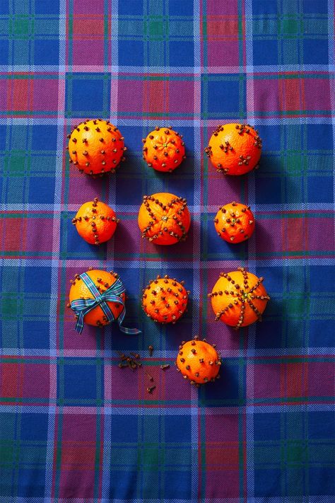 Orange Clove Pomanders Oranges Cloves Christmas, Flower Pomander Balls, Orange Clove Pomander, Clove Oranges, Orange And Cloves, Fun Painting Ideas, Orange Pomanders, Craft For Adults, Easy Christmas Craft