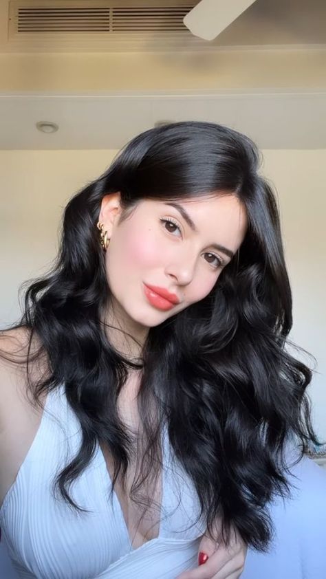 Black Hair On White Skin, Deep Black Hair, Black Hair Brown Eyes, Hair Pale Skin, Cute Makeup Looks, Pregnant Woman, Hair Inspo Color, Pale Skin, Dream Hair