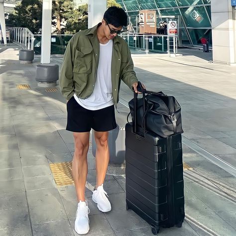 Singapore Outfit Ideas For Men, Malaysia Outfit Men, Traveling Outfits Men, Singapore Men Outfit, Airport Aesthetic Outfit Men, Men Travel Outfit Summer, Travel Outfit Men Summer, Tokyo Summer Outfit Men, Singapore Outfit Ideas Men