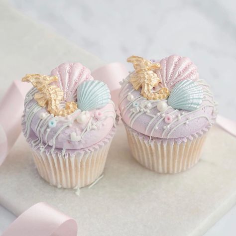 50th Birthday Cupcakes, Cake Styles, Mermaid Cupcakes, Mermaid Birthday Cakes, Mermaid Aesthetic, Mermaid Cakes, Fashion Cakes, Cute Cupcakes, Mermaid Birthday