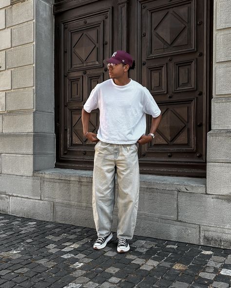 baggy jeans with cropped tees >> would you wear ? Outfit details: Cap: @47 Shirt: @asos_man Jeans: @evenandodd_official Shoes: @converse . #outfitinspo #outfitinspiration #cozystreetstyle #snobshots #simplefits #nclgallery #pauseshots #verbandbotanischergarten #classyvision #backtominimal #minimalism #lessiswore #minimalhouse1 #allstreetwear #303unknOwn #ootd #set 14 #inweekday #FitsonPoint #csthelabel Best Shoes For Baggy Jeans, Shoes For Baggy Jeans, Cropped Tee Outfit, Cropped Tees, Official Shoes, Bro Code, Baggy Jeans Outfit, Converse Outfit, Jeans Outfit Men