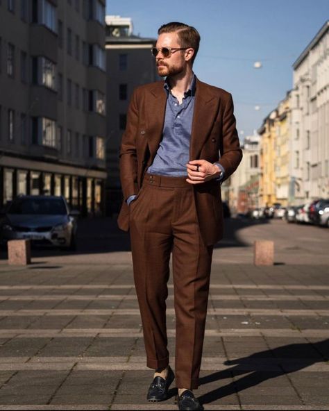 Brown Suit Men, Dark Brown Suit, Pretty Suits, Brown Suits For Men, Linen Suit Men, Mens Linen Suit, Social Style, Sunday Ootd, Mens Fits