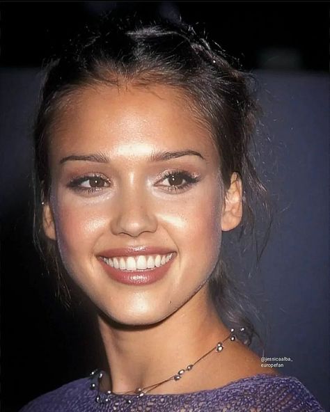 Jessica Alba 2000s, Jessica Alba Makeup, Young Jessica Alba, Gabrielle Solis, Jessica James, Jessica Alba Style, 90s Makeup, 90s 80s, Beauty Icons