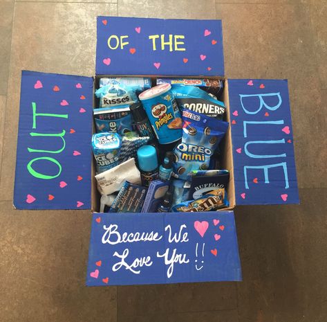 College Gift Boxes, Birthday Care Packages, Blue College, Bff Birthday Gift, Bff Birthday, Cute Gifts For Friends, Themed Gift Baskets, College Care Package, Creative Birthday Gifts