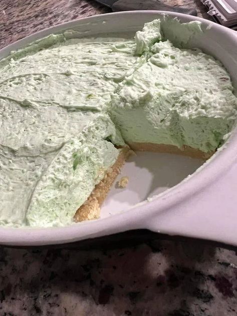 No Bake Pistachio Pie Recipe Pistachio Pudding Pie, Keto Pistachio, Pistachio Pie, Crepe Recipe Savory, Coconut Flour Muffins, Pudding Pie Recipes, Pistachio Dessert, Keto Easy, Keto Granola