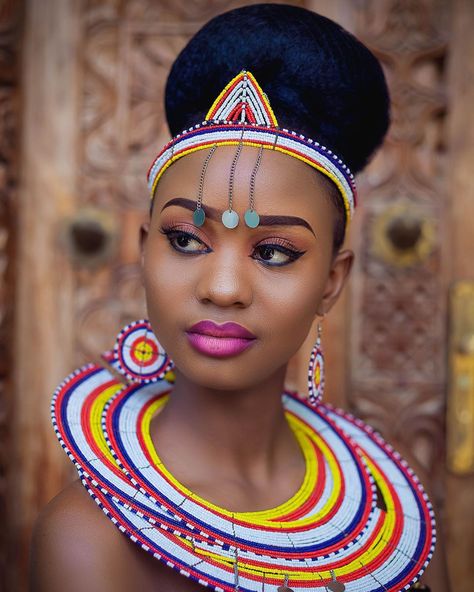 Masai Dress Designs, Masai Jewelry, Native Outfits, African Head Dress, Zulu Women, Skull Model, African Traditional Wedding Dress, Traditional African Clothing, African Royalty