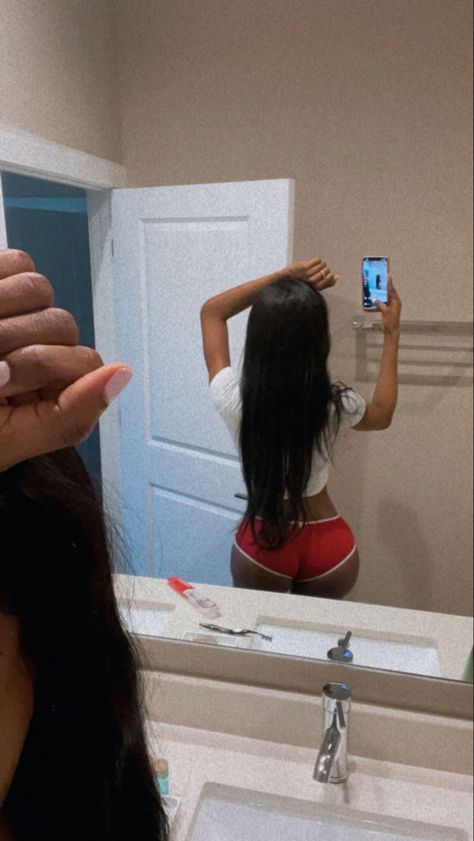 Self Taking Pictures Ideas, Black Baddie Mirror Pics, Spicy Bathroom Mirror Pics, Risky Picture Ideas Black, Arch Pic Mirror Selfie, Risky Picture Ideas Snapchat, Risky Picture Ideas Mirror, Sitting On Sink Mirror Selfie, Arch Pics Black Women