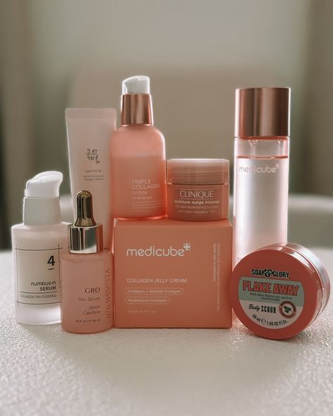 Colour theme : Pink 🎀 Pick your favourite 🩷 Products featuring: @medicube_global_official • Collagen toner • Triple collagen serum • Collagen jelly cream • Booster H device @numbuzin_global • Collagen 73% pudding serum @cliniqueanz • Moisture Surge intense cream @beautyofjoseon_official • Ginseng retinol eye cream @vegamour • GRO hair serum @soapandglory • Flake Away body scrub #skincare #skincareroutine #glassskin #medicube #beautyofjoseon #vegamour #soapandglo... Scrub Skincare, Collagen Jelly, Manifesting Dream Life, Jelly Cream, Skin Care And Hair Care, Retinol Eye Cream, Moisture Surge, Clinique Moisture Surge, Collagen Serum