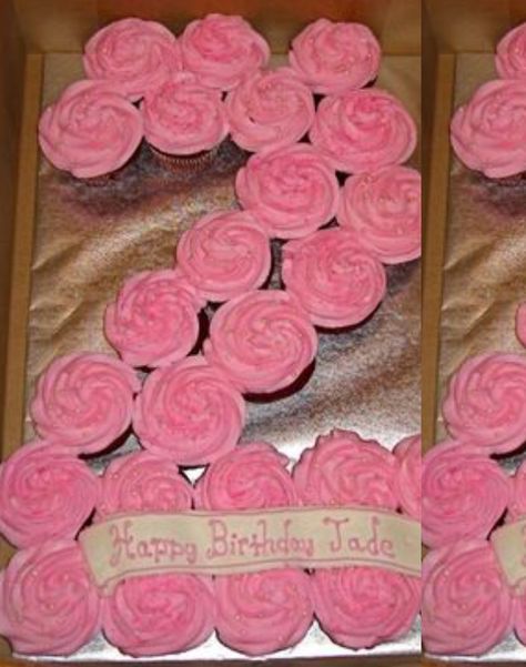 Age displayed with cupcakes and "happy Birthday" banner! Number 2 Cupcake Cake, 2 Cupcake Cake, Shaped Cupcakes, Cupcakes Flores, Cake Number, Pull Apart Cake, Mermaid Cupcakes, Pull Apart Cupcakes, Cupcake Birthday Cake