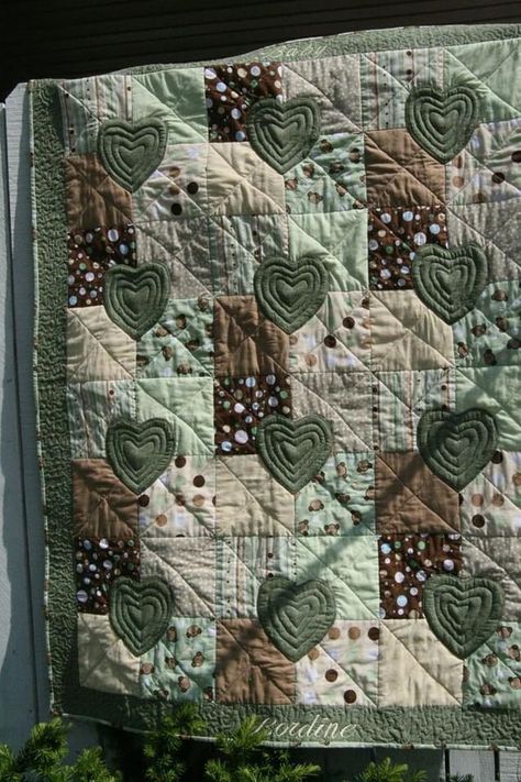 Forest Green Quilt, Green And Brown Quilts Ideas, Earthy Quilt Color Schemes, Dark Green Quilt Ideas, Aesthetic Quilts, Green Quilts Ideas, Grunge Quilt, Earth Tone Quilt, Dark Green Quilt