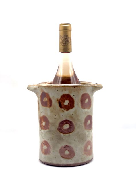 Ceramic Pottery Kitchenware, Clay Things, Keramik Design, Pottery Clay, Wine Chillers, Pottery Crafts, Pottery Classes, Wine Holder, Wine Bottle Holders