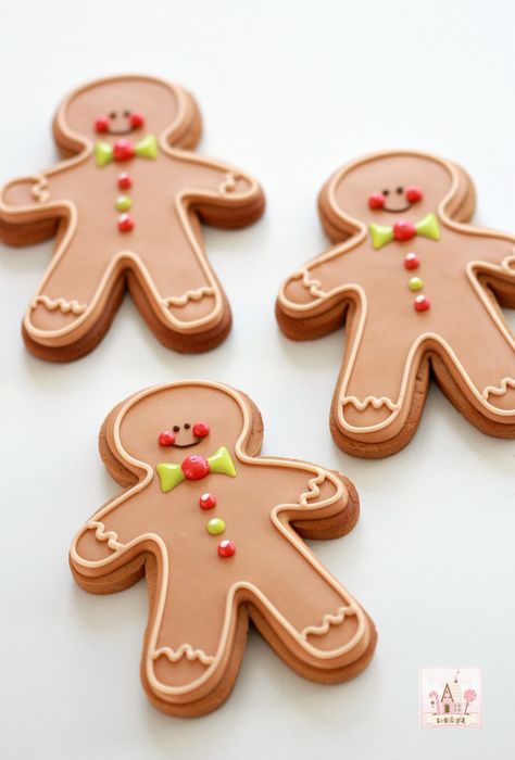 Decorating Icing Recipe, Gingerbread Girl Cookie, Gingerbread Man Decorations, Cookie Gingerbread, Cookie Icing Recipe, Gingerbread Dough, Gingerbread Cookies Decorated, How To Make Gingerbread, Cut Out Cookie Recipe