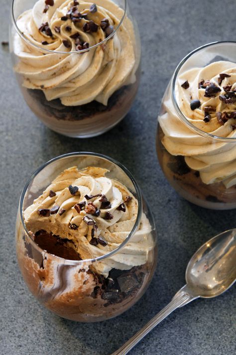 Coffee Chocolate Parfait Parfait Recipes Chocolate, Coffee Chocolate, Coffee Parfait, Christmas Chocolate Desserts, Chocolate Parfait, Mini Dessert Cups, Dinner Party Desserts, Parfait Desserts, Impressive Desserts