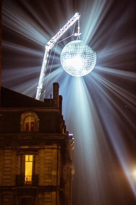 Michel de Broin - Michel de Broin Giant Mirror, Led Matrix, Cover Band, Mirror Ball, One Thousand, Summer Tour, Art Party, Metal Structure, Disco Ball