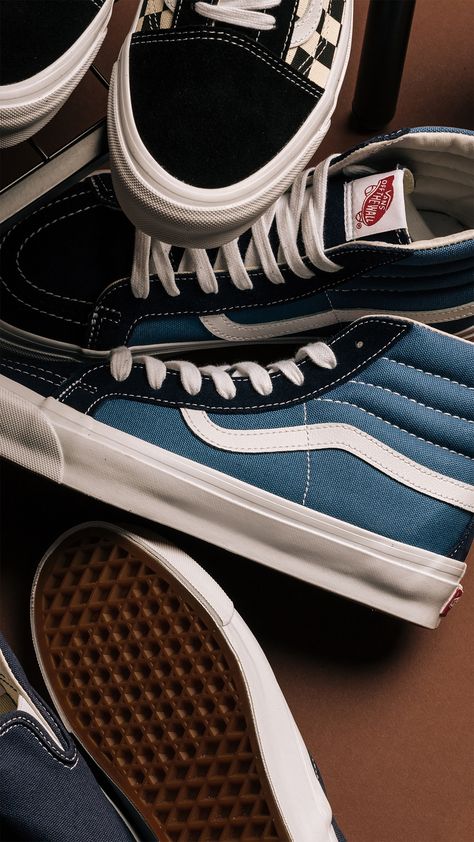 Vans Shoes Wallpaper, Vans Wallpaper Aesthetic Vintage, Vintage Vans Sneakers For Streetwear, Vans Poster, Vans Background, Vans Old Skool Outfit, Vans Wallpaper, Drums Pictures, Crazy Sneakers