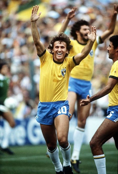 Football Final, Brazil Team, Brazil Football Team, English Football League, Soccer Event, Football Photography, Retro Football Shirts, Best Football Players, Football Icon