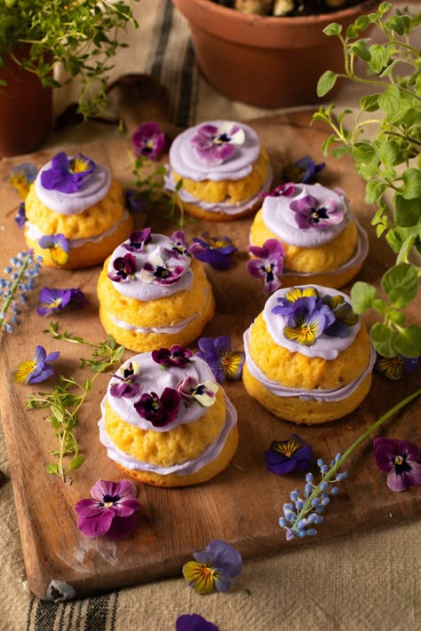 Fairy Tea Party Food Ideas, Fairy Picnic Food Ideas, Fairy Picnic Ideas, Desserts From Movies, Fairy Cake Recipe, Fairy Desserts Ideas, Fairy Party Desserts, Fairy Picnic Food, Food With Flowers