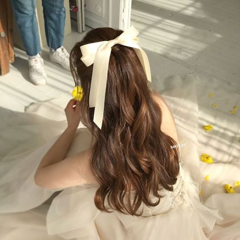 Bridal Hair Down, White Silk Dress, Ribbon White, 2015 Hairstyles, Ribbon Hairstyle, Ribbon Hair, Elegant Hairstyles, Korean Hairstyle, Hair Art