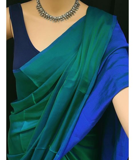 Peacock Green Saree, Peacock Saree, Saree Combination, Hair Style On Saree, Peacock Color, Elegant Party Dresses, Casual Saree, Green Saree, Trendy Sarees