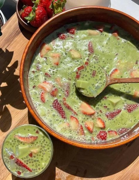 Matcha Strawberry Desserts, Healthy Sleepover Food, Good Matcha Recipes, Sago Dessert Recipes, Matcha Food Recipes, Matcha Deserts, Sago Drink, Matcha Food, Sago Dessert