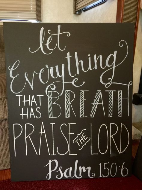 Christian Chalkboard Ideas, Bible Chalk Art, Chalkboard Bible Verse, Chalkboard Art Bible Verse, Inspirational Chalkboard Quotes, Verse Chalkboard Art, Thankful Verses, Chalk Art Scripture, Scripture Chalkboard Art