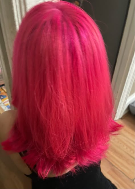 Blonde And Hot Pink Hair, Unnatural Hair Color Ideas, All Pink Hair, Berry Pink Hair, Pink Hair Pfp, Pinkish Red Hair, Pink Red Hair, Neon Pink Hair, Bubblegum Pink Hair