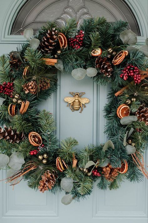 Dried Orange On Wreath, Christmas Dried Orange Wreath, Cottagecore Christmas Wreath, Witch Wreath Christmas, Dried Oranges Wreath, Dried Fruit Wreath Christmas, Dit Christmas Wreaths, Christmas Wreath With Dried Oranges, Dried Orange Christmas Wreath