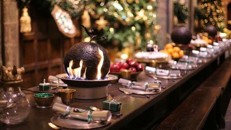 Hogwarts in the Snow - visitlondon.com Harry Potter Christmas Dinner, Hogwarts Headcanon, Harry Potter Houses Aesthetic, English Christmas Dinner, Hogwarts Food, Harry Potter Feast, Christmas Room Ideas, French Alps Ski, Brandy Butter