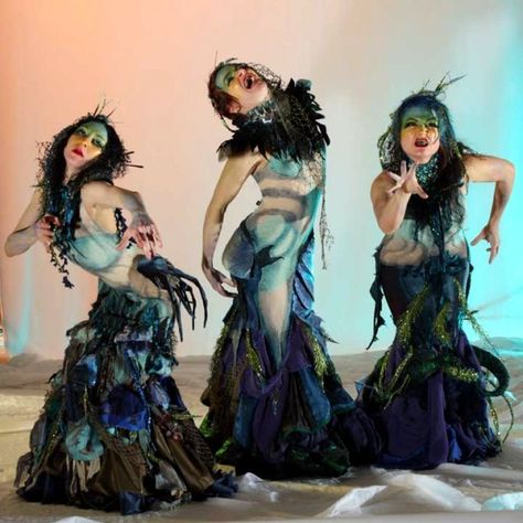 35 Halloween costume ideas inspired by myths, legends and fairy tales Sea Witch Costume, Sea Creature Costume, Creature Costume, Siren Costume, Dark Mermaid, Mermaid Parade, Cat Halloween Costume, Sea Monster, Sea Witch