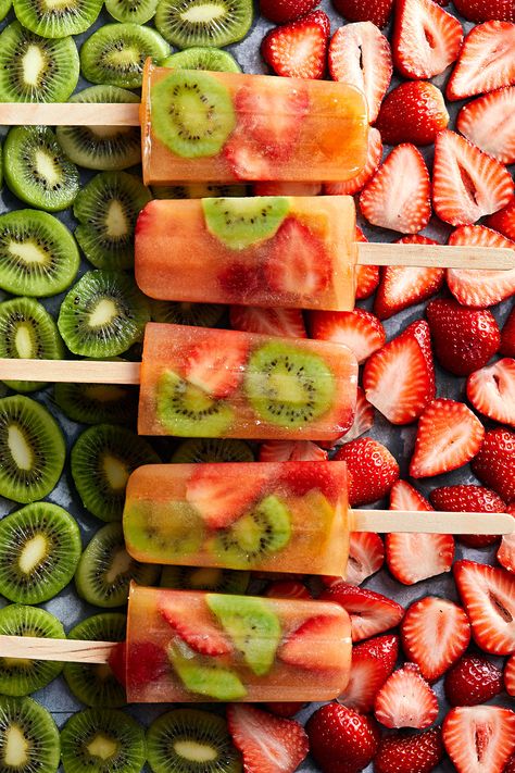 Kiwi-Strawberry Rooibos Ice Pops Sweet Snack Ideas, Low Calorie Sweet Snacks, Homemade Ice Pops, Ice Pop Recipes, Healthy Slice, Kiwi Strawberry, Fruity Treats, Summer Staycation, Fruit Pops