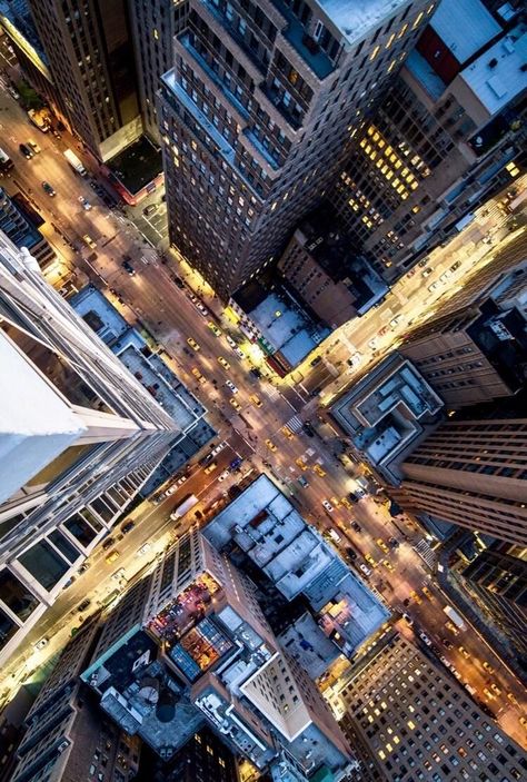 Skyscraper From Above, Above Photography Perspective, Worms Eye View Photography Building, City From Above Drawing, Extreme Perspective, Manhattan At Night, Birds Eye View City, New York From Above, City From Above