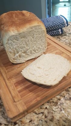 This is great bread for making toast and dunking in coffee. It is also great for making French toast. White Bread Machine Recipes, Easy White Bread, Bread Machine Recipes Sweet, Easy Bread Machine Recipes, Best Bread Machine, Bread Machine Recipe, A Loaf Of Bread, White Bread Recipe, Soft Bread