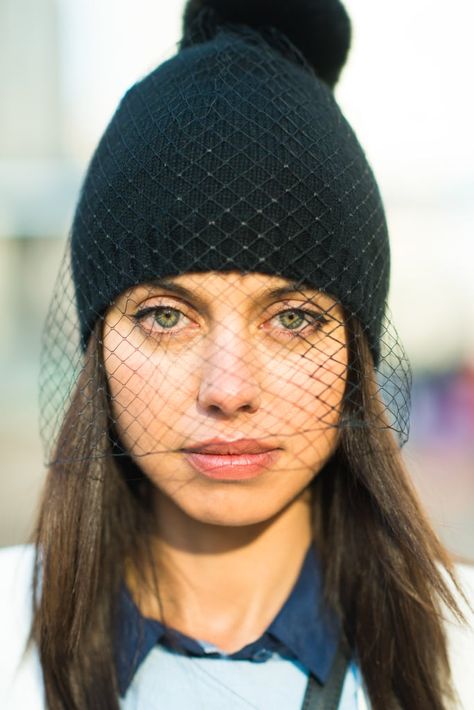 NYFW Beauty Street Style Fall 2014 Crystal Hat, Hat With Veil, Sewing Measurements, Veiled Hats, Couture Hats, New York Fashion Week Street Style, Birdcage Veil, La Fashion Week, Fancy Hats