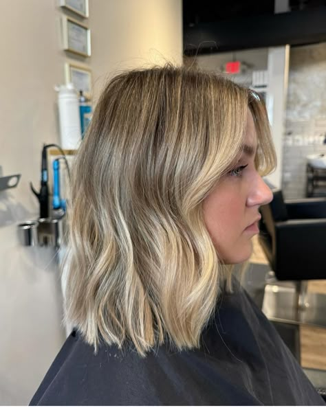 Root Smudge Blonde, Should I Cut My Hair, Platinum Bob, Natural Balayage, Hair Cuts And Styles, Summer Haircuts, Easy Hairstyles For Medium Hair, Hair Color Styles, Hairstyles For Layered Hair