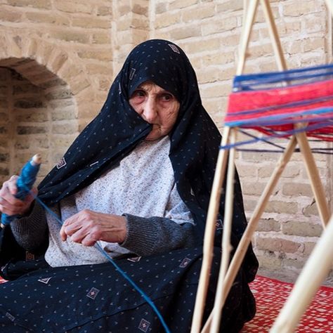 Making a rug doesn't start when a weaver sits behind the loom and starts weaving; it is a project that starts long before. From shepherds who produce the wool to old grandmothers who spin the yarn, numerous people contribute to the production of a rug. It is a laborious and slow process that brings the community and family together. Perhaps that is why some carpets present a mysterious aura. It takes time to imbue love into a product! 𝗡𝗔𝗦𝗦𝗘𝗥 𝗡𝗜𝗦𝗛𝗔𝗕𝗨𝗥𝗜 315 Outram Road, 04-07 Tan Boon Liat B... Making A Rug, Family Together, Classic Rugs, The Loom, The Community, Rug Making, Loom, Spinning, Weaving